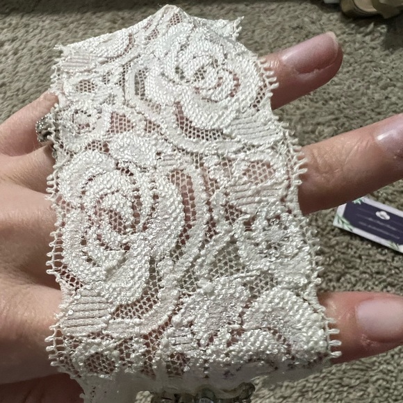 Garters-Toss and Keep - Picture 4 of 7